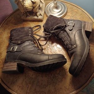 👍 Tao's Leather Grey Boots